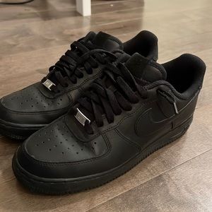 Air Force 1 Black Almost new - Size 9.5